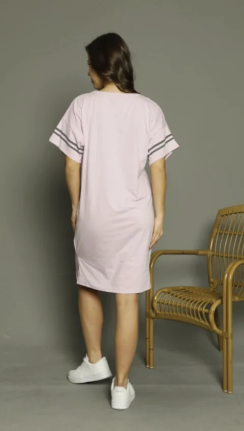 Rochie casual damă cu mânecă scurtă, până la genunchi, imprimeu Good Luck, mov