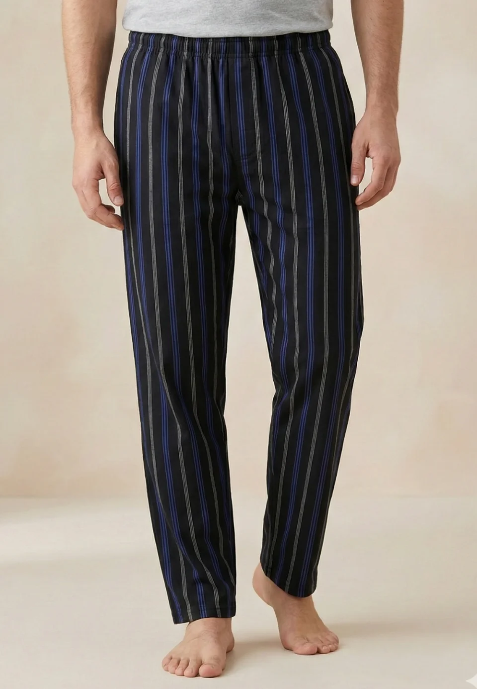 Pantaloni lungi de pijama bărbătești cu elastic în talie, culoare negru, imprimeu dungi