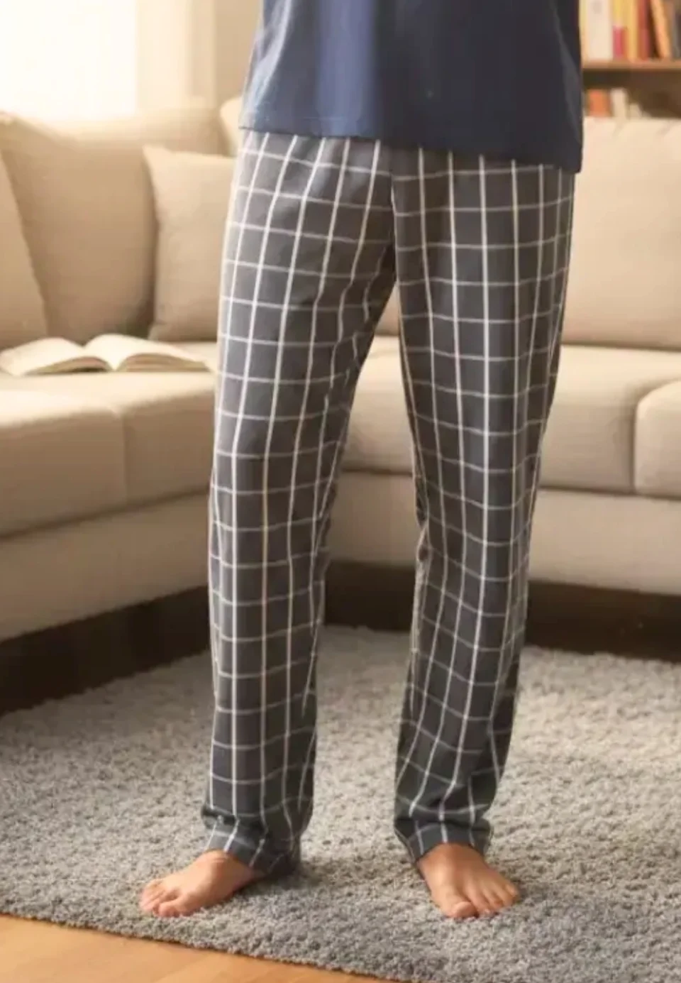 Pantaloni pijama bărbați gri deschis cu dungi albe în carouri, croială lejeră-big size