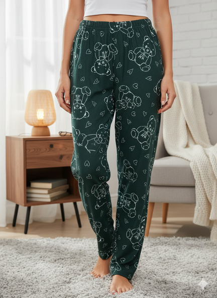 Pantaloni Pijamale Damă – Verde Închis Pufos cu Ursuleți și Inimioare