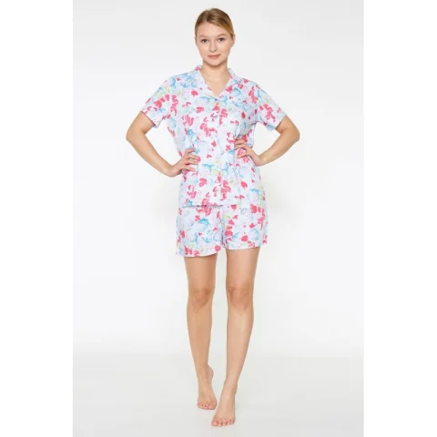 Pijama damă cu bluză cu mânecă scurtă și pantaloni scurți, imprimeu colorat cu petale