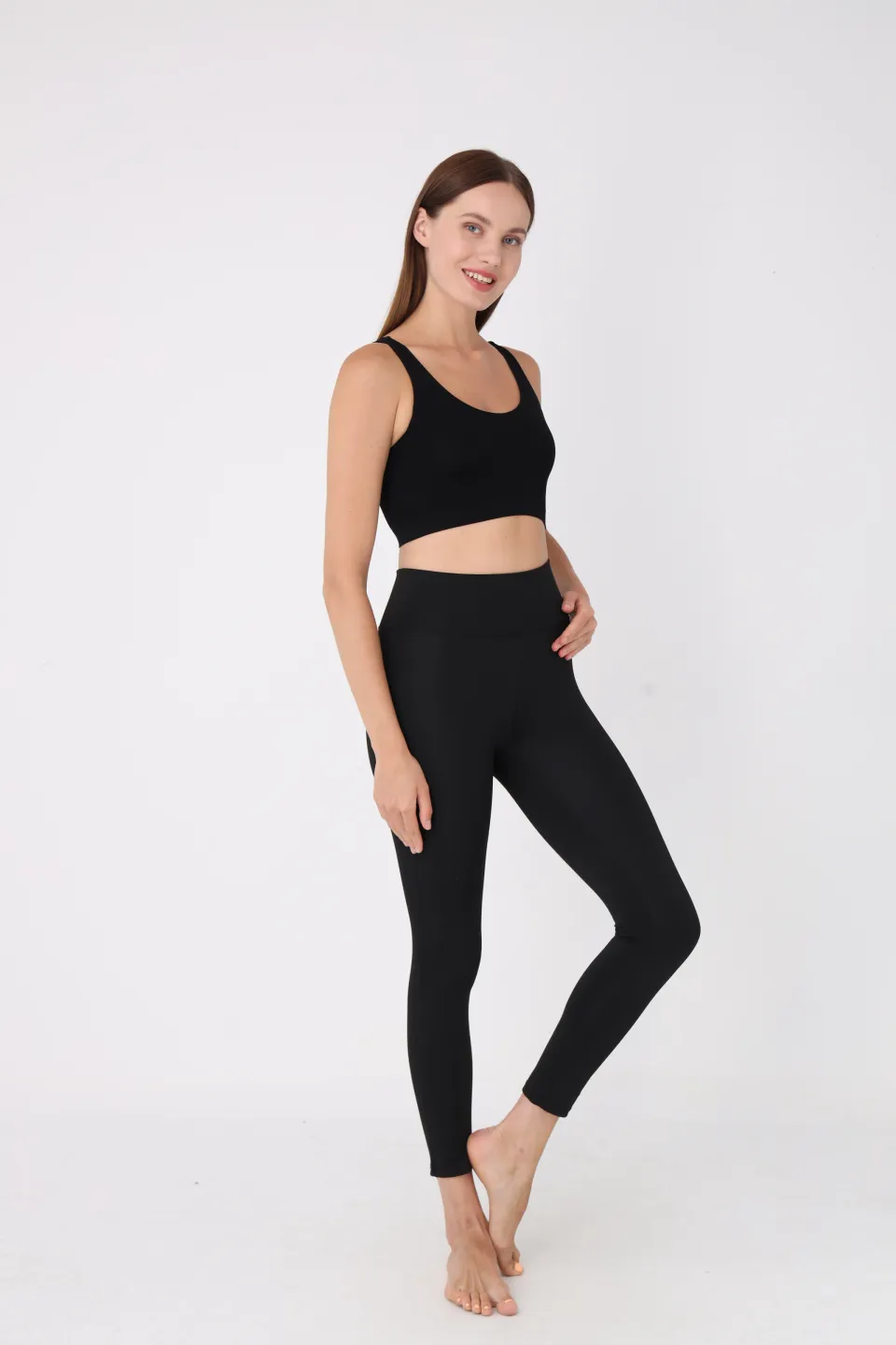 Bustieră lejeră neagra cu bretele late – fără push-up