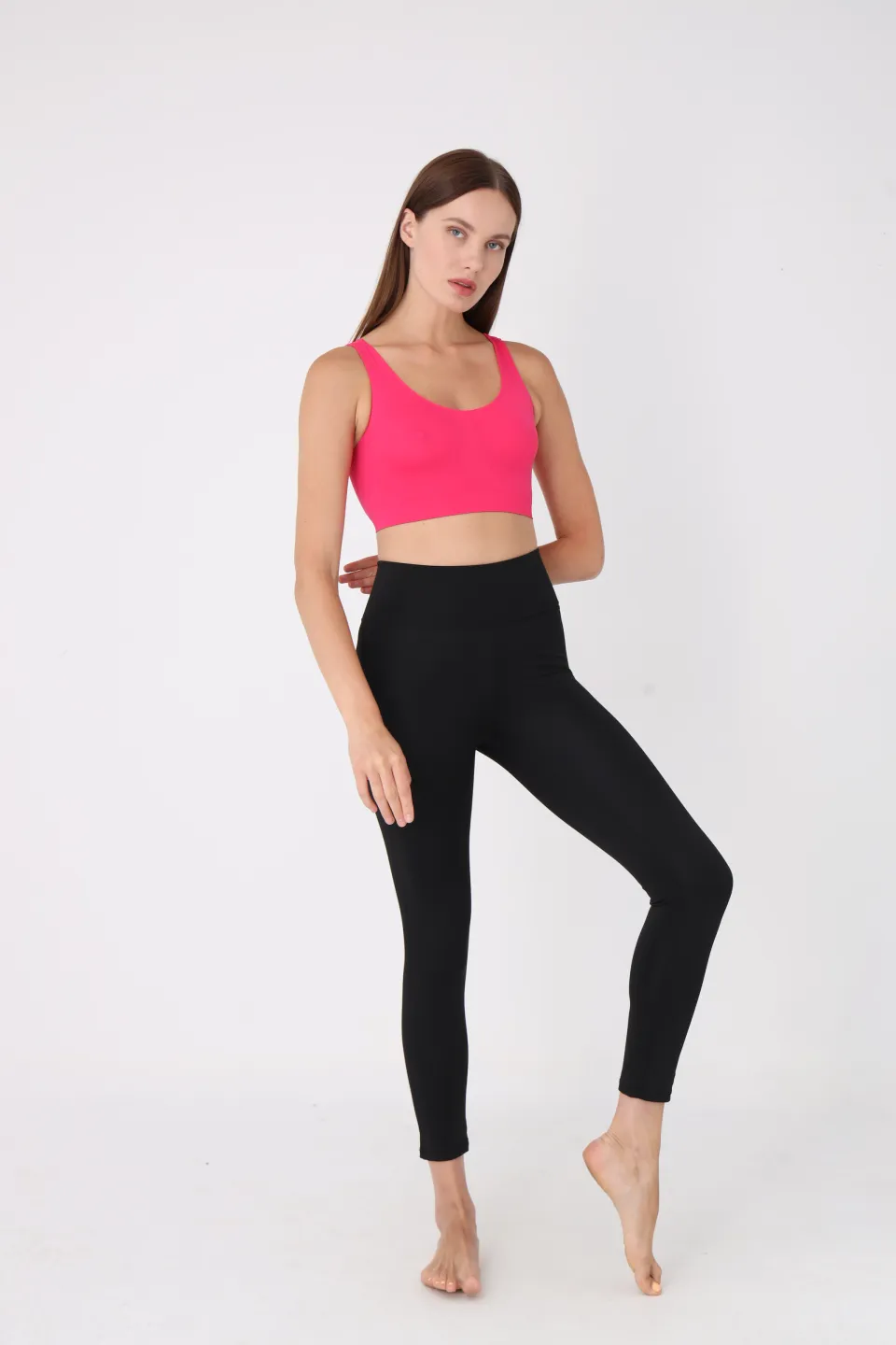 Bustieră lejeră fucsia cu bretele late – fără push-up