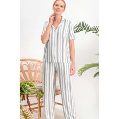 Pijama damă, bluză cu mânecă scurtă și guler cu rever, pantaloni lungi, imprimeu cu dungi