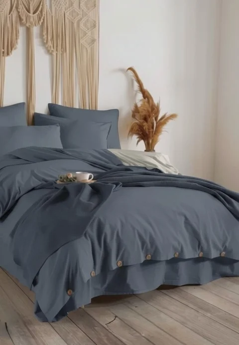 Set Lenjerie de Pat Dublu cu Nasturi din Lemn – Albastru prăfuit