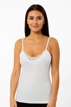Maiou damă alb din bumbac cu broderie și bretele subțiri