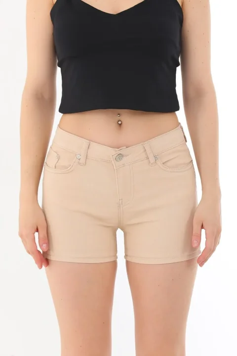 Blugi scurți damă de vară – elastici, mulați, cu buzunare la spate-crem