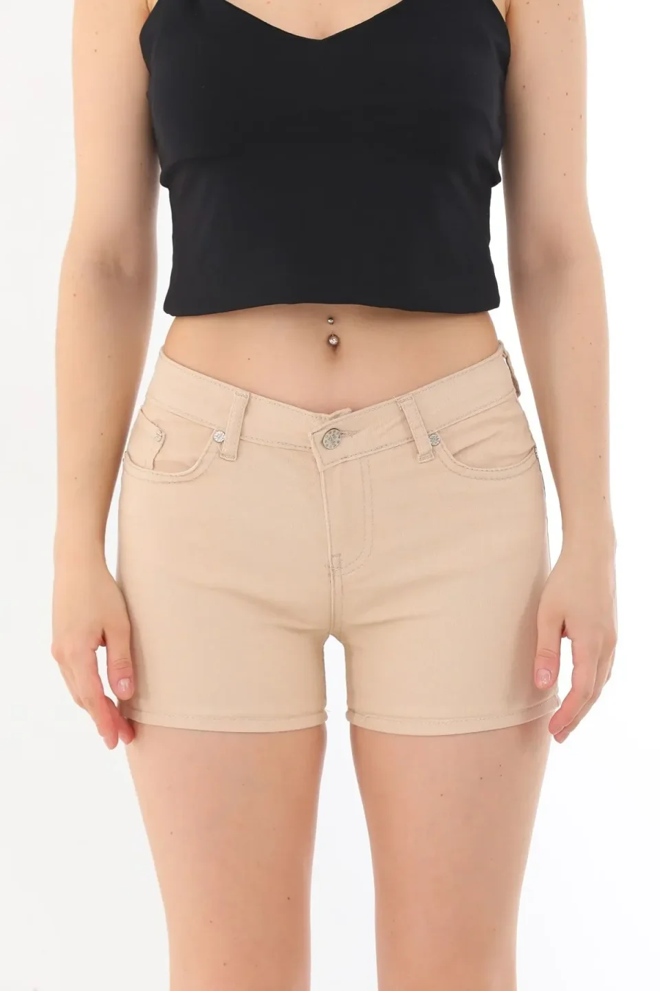 Blugi scurți damă de vară – elastici, mulați, cu buzunare la spate-crem