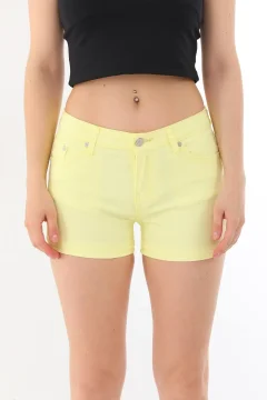 Blugi scurți damă de vară – elastici, mulați, cu buzunare la spate-galben