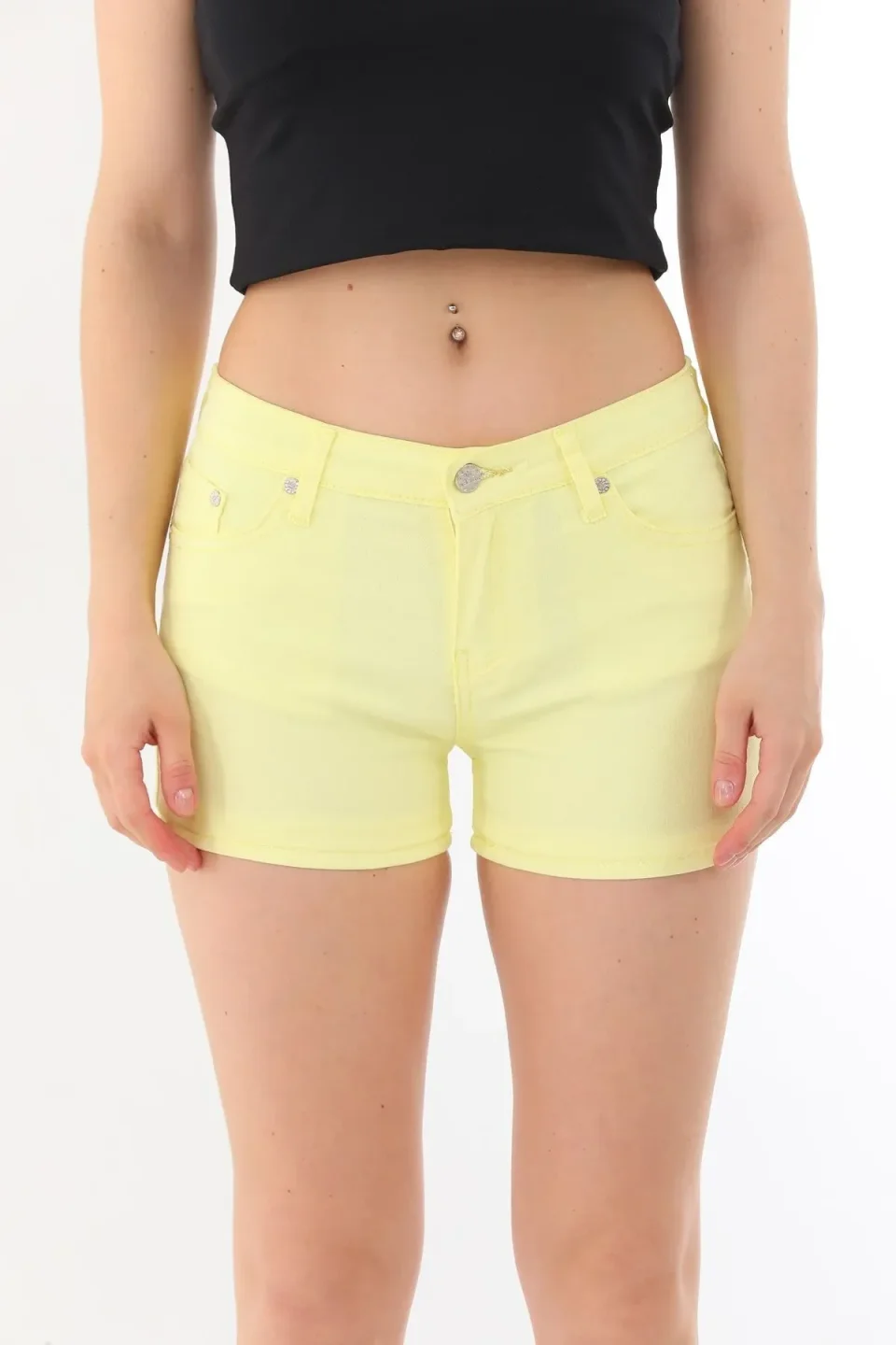 Blugi scurți damă de vară – elastici, mulați, cu buzunare la spate-galben