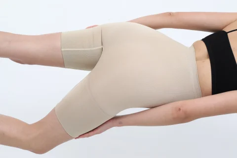 Pantaloni modelatori scurți cu talie înaltă – bej