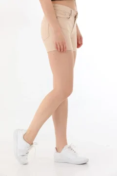 Blugi scurți damă de vară – elastici, mulați, cu buzunare la spate-crem