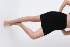 Fustă medie neagră cu dungi, fără cusături