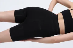 Pantaloni modelatori scurți cu talie înaltă – negru