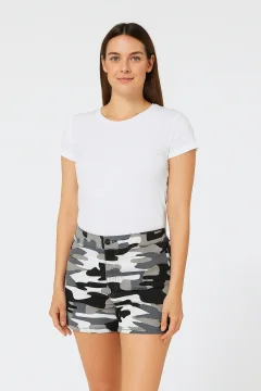 Blugi scurți damă de vară – elastici, mulați, cu buzunare la spate-camuflaj gri