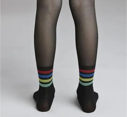 Dres fetițe Penti Young ,,Rainbow Stripe'', 30 den- imprimeu dungi colorate, negru