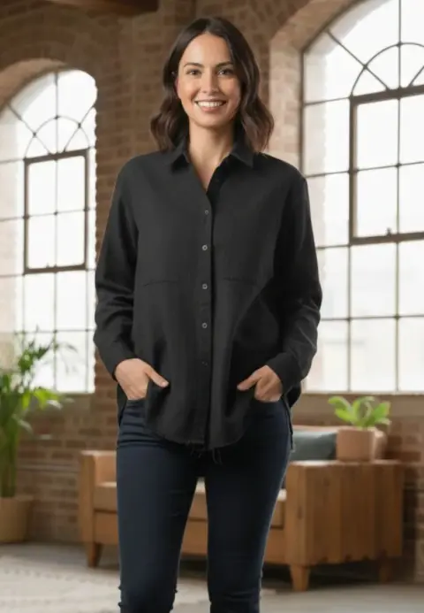 Cămașă denim damă neagră cu nasturi și imprimeu pe spate și mâneci