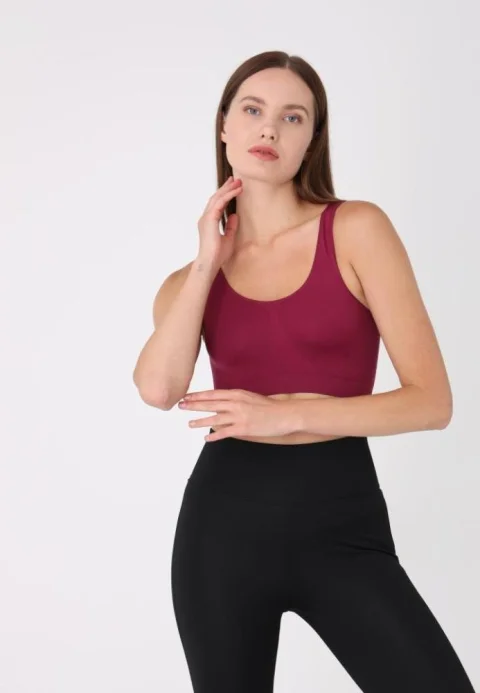 Bustieră Damă Bordo cu Bretele Late, Fără Push-Up – Confortabilă și Elegantă