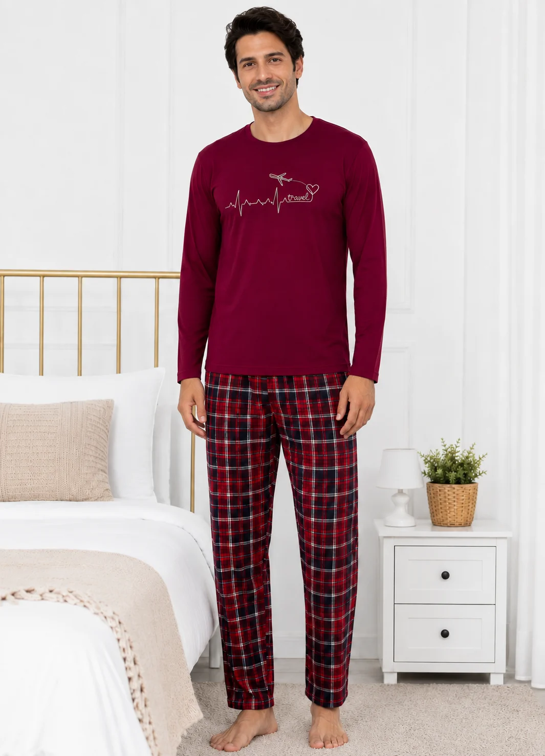 Set Pijama Barbati  cu Imprimeu „Travel” și Pantaloni în Carouri-Bordo