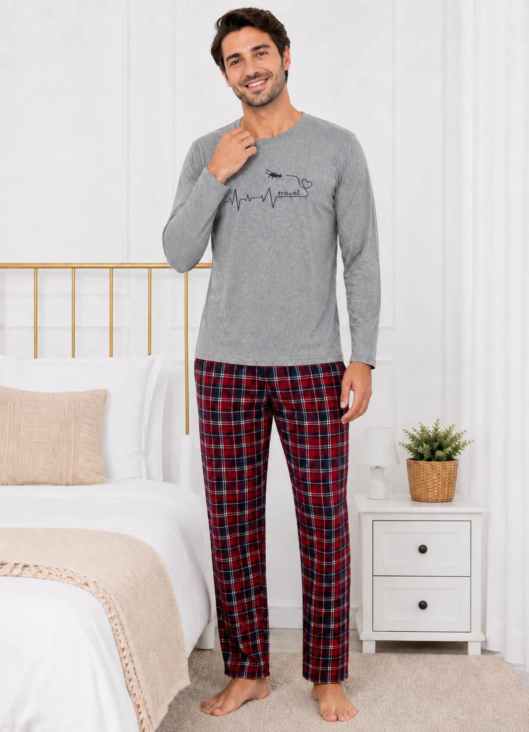 Set Pijama Barbati  cu Imprimeu „Travel” și Pantaloni în Carouri-Gri