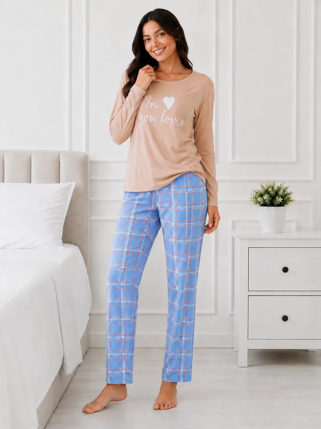 Pijama de damă pastel cu bluză și pantaloni în carouri-Bej