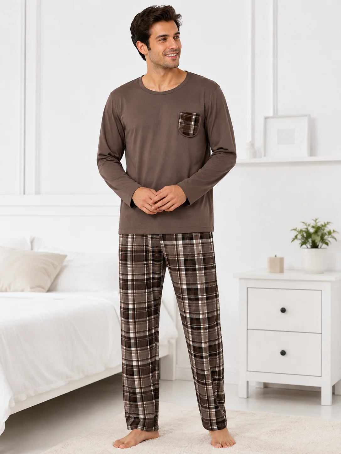 Set Pijama Barbati cu Buzunar în Carouri și Pantaloni Asortați-Maro