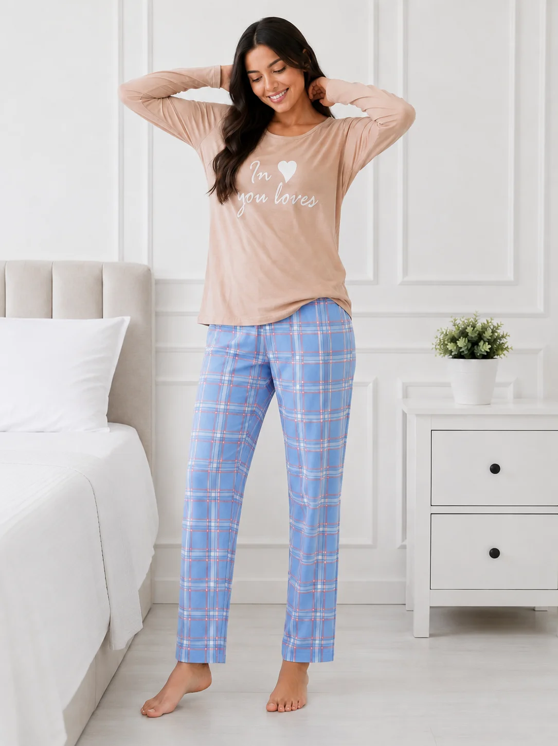 Pijama de damă pastel cu bluză și pantaloni în carouri-Bej