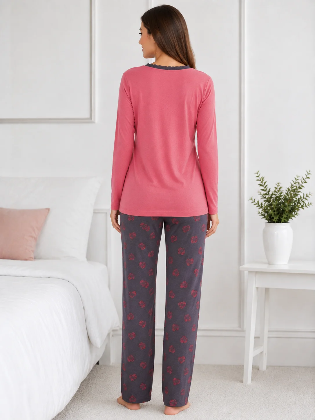 Pijama de Damă, Decolteu cu Dantelă și Pantalon Gri cu Imprimeu cu Inimi-Roz inchis — imagine 4