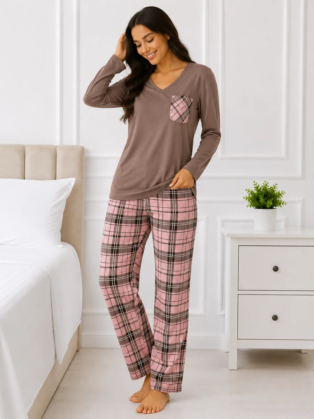 Pijama de damă, bluză cu buzunar în carouri și pantaloni lungi roz în carouri-Maro