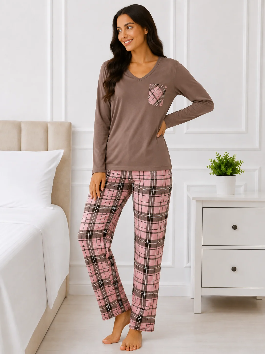 Pijama de damă, bluză cu buzunar în carouri și pantaloni lungi roz în carouri-Maro