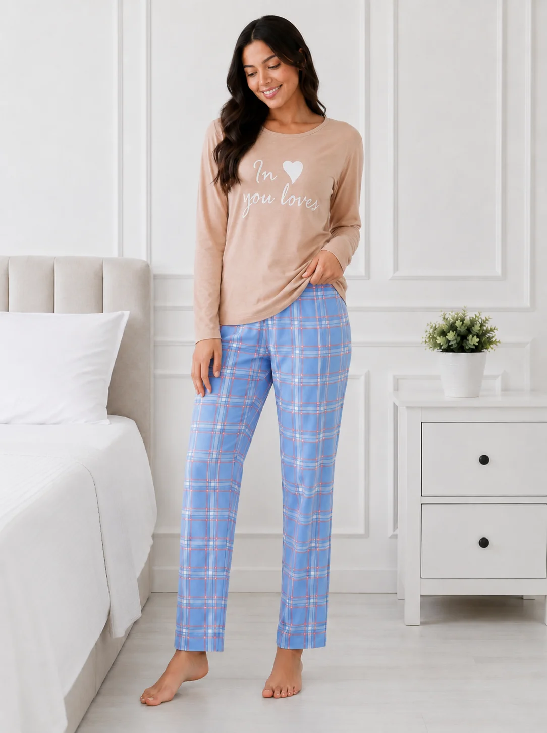 Pijama de damă pastel cu bluză și pantaloni în carouri-Bej