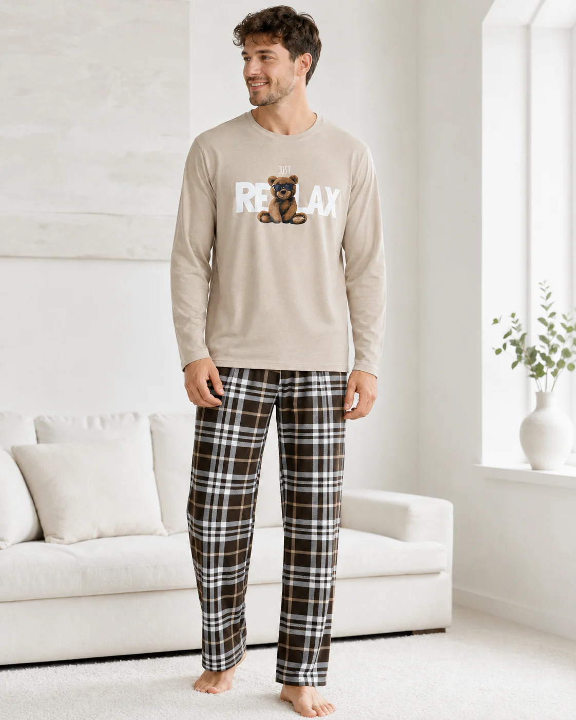 Set Pijama Barbati cu Maneca Lunga si Pantaloni in Carouri Maro-Bej — imagine 1