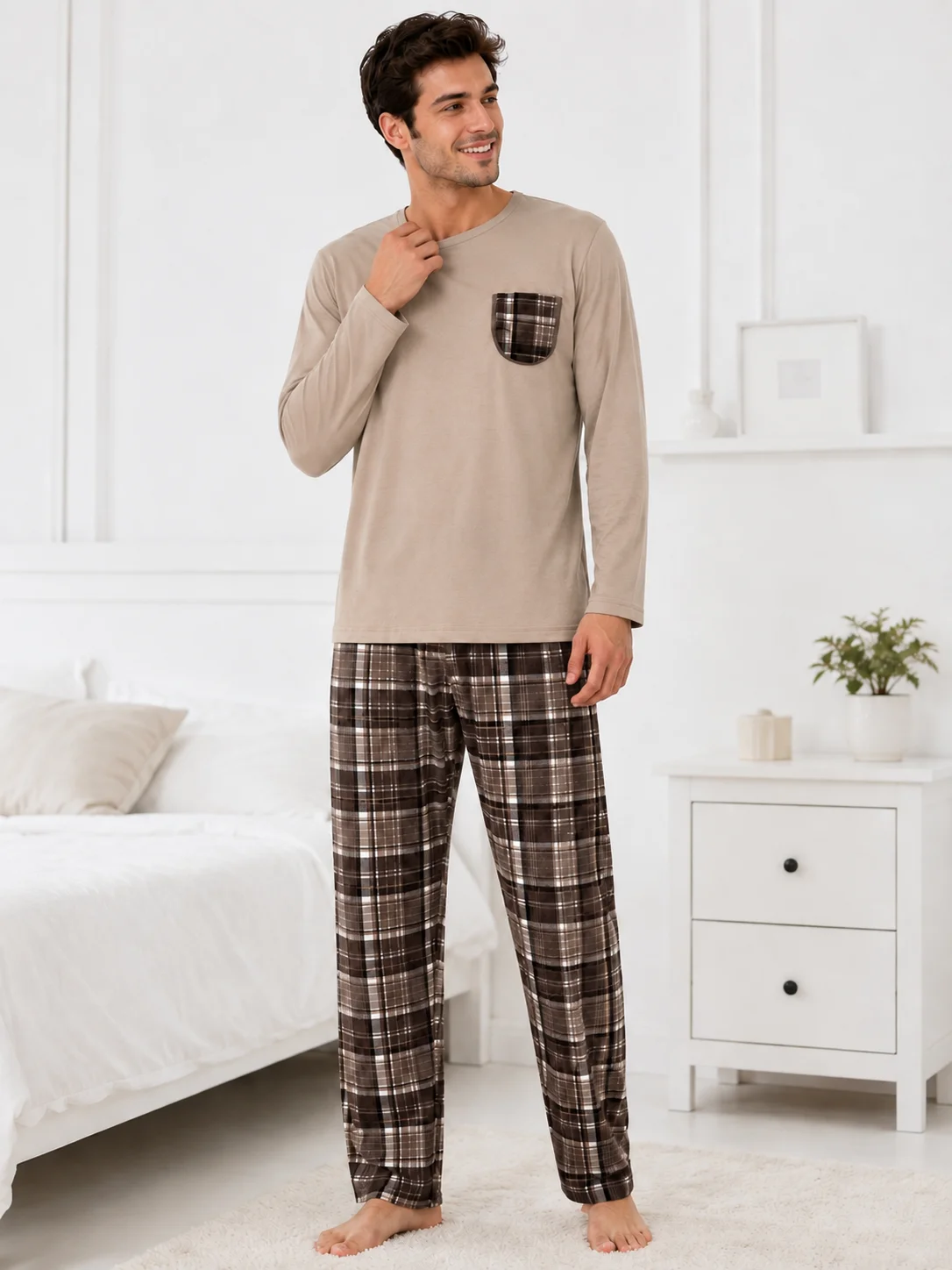 Set Pijama Barbati cu Buzunar în Carouri și Pantaloni Asortați-Bej
