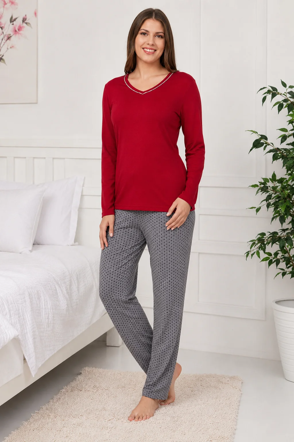 Pijama de Damă cu Bluză Roșie și Pantalon Gri Imprimat cu Buline-Roșu — imagine 1