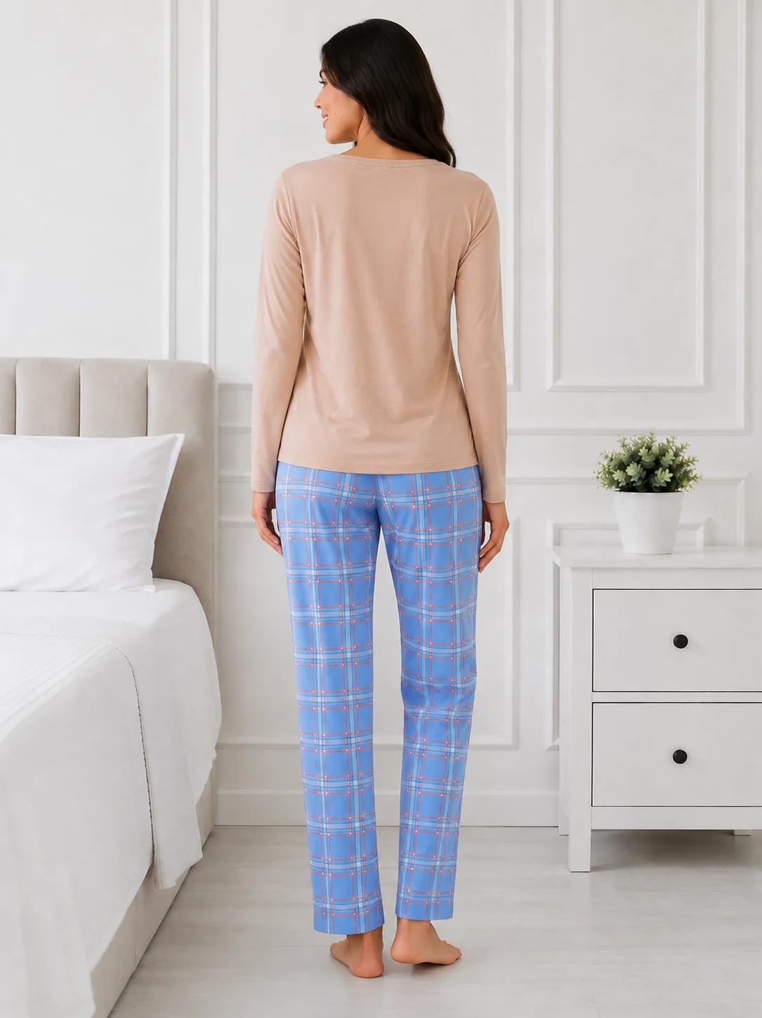 Pijama de damă pastel cu bluză și pantaloni în carouri-Bej — imagine 4
