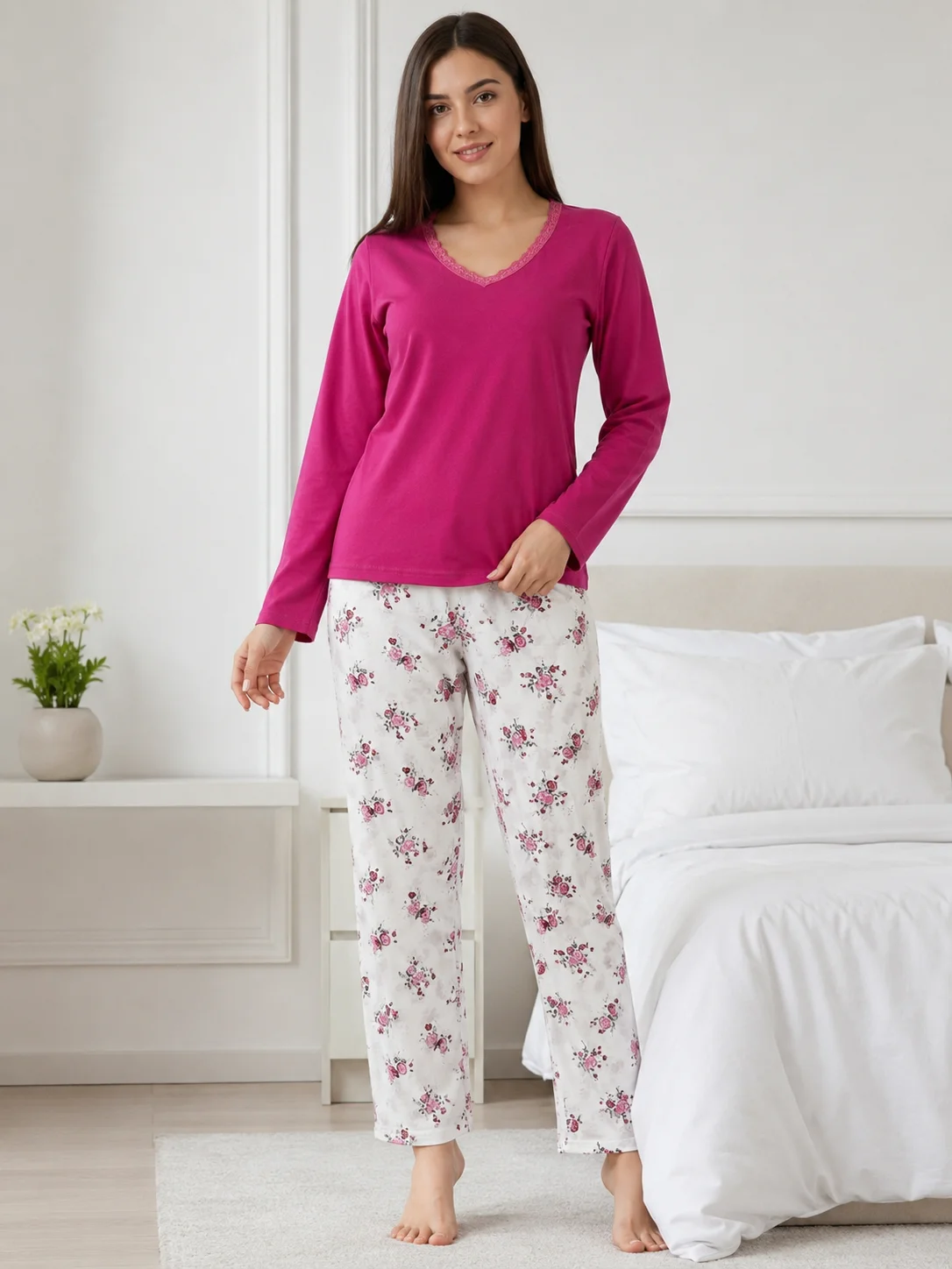 Pijama de Damă cu Bluză și Pantalon Alb cu Imprimeu Floral- Fucsia — imagine 1