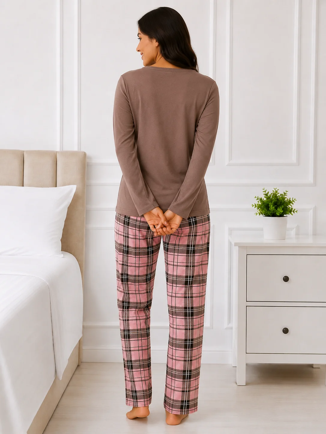 Pijama de damă, bluză cu buzunar în carouri și pantaloni lungi roz în carouri-Maro