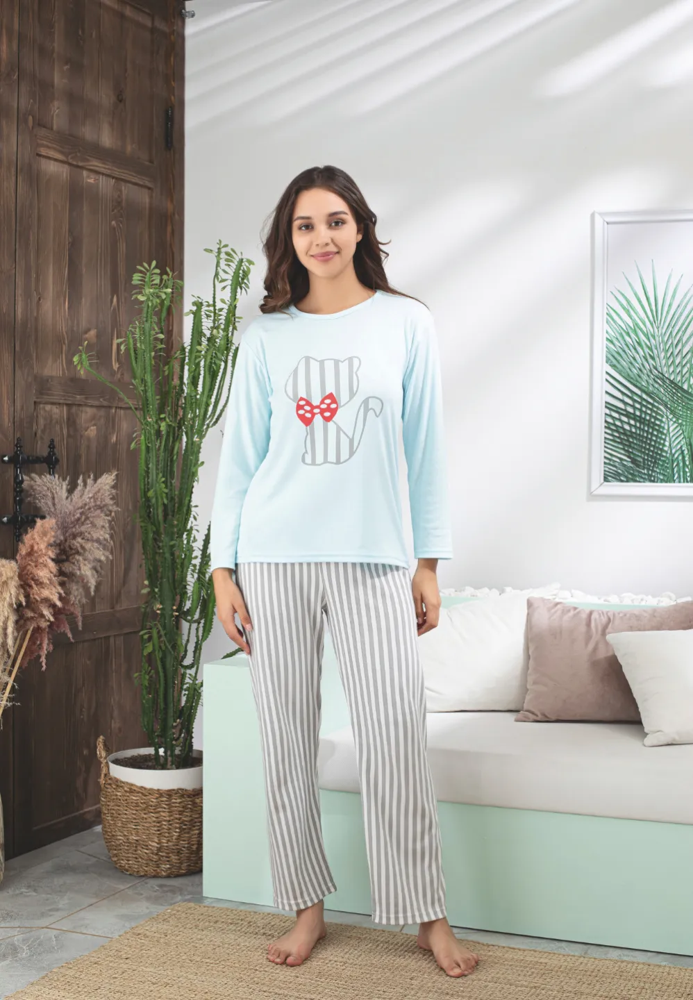 Pijama damă bleu cu mânecă lungă și pantaloni lungi, imprimeu cu pisică