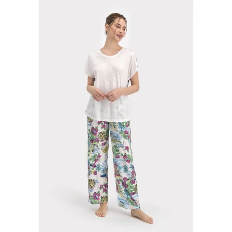 Pijama damă, bluză cu mânecă căzută și decolteu în V, și pantaloni lungi, imprimeu floral