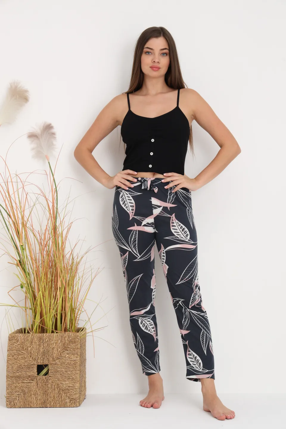 Pantaloni de pijama damă negri cu flori roz