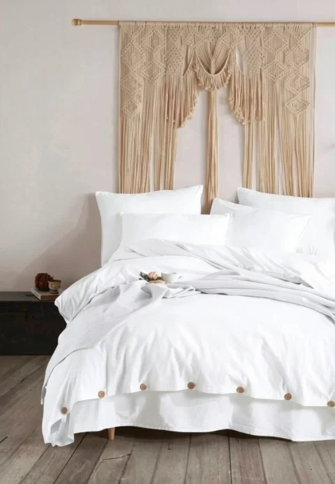 Set Lenjerie de Pat Dublu cu Nasturi din Lemn – alb