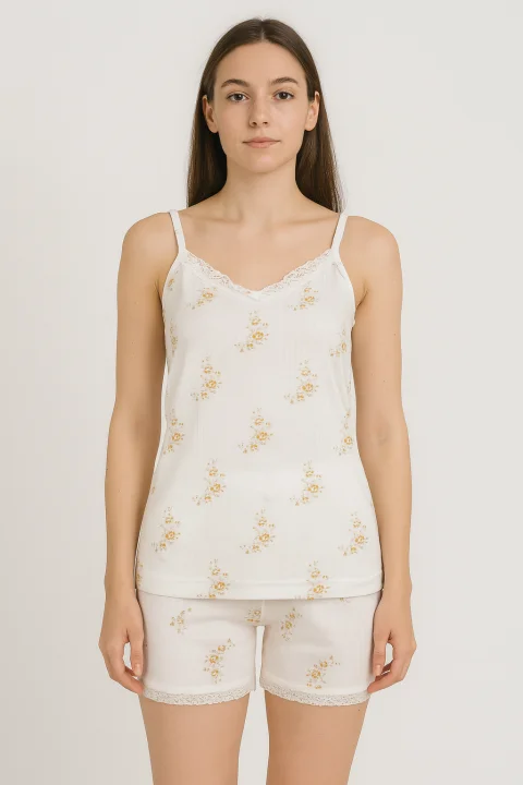 Pijama damă maiou și short – bretele subțiri, dantelă delicată, croială lejeră, imprimeu cu flori galbene