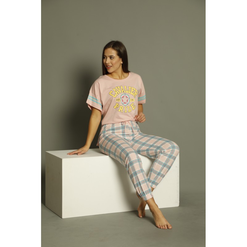 Pijamale Serena , maneca scurta, pantaloni lungi, culoare roz, imprimeu Cavalier Pride