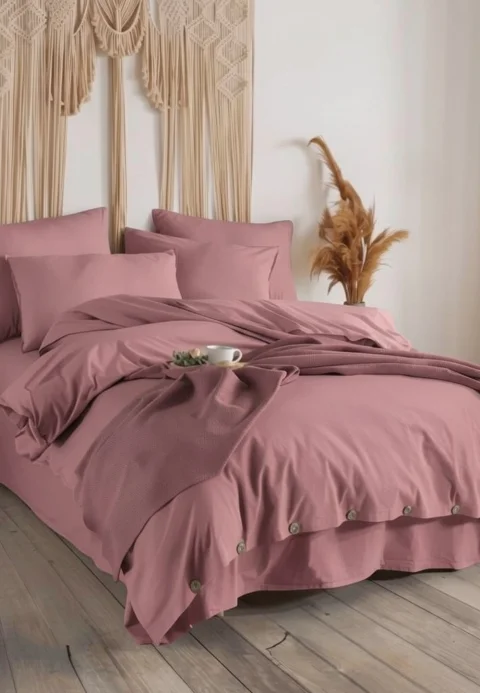 Set Lenjerie de Pat Dublu cu Nasturi din Lemn – Roz prăfuit