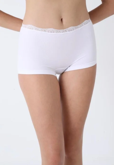 Boxeri Damă din Material Elastic cu Tiv din Dantelă – Albi