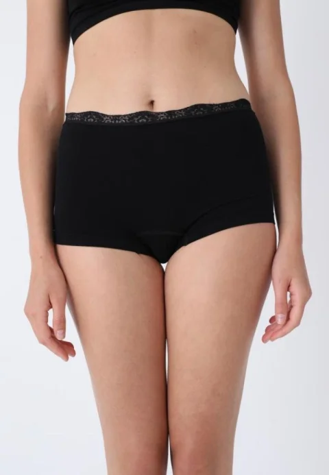 Boxeri Damă din Material Elastic cu Tiv din Dantelă – Negru