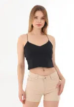 Blugi scurți damă de vară – elastici, mulați, cu buzunare la spate-crem