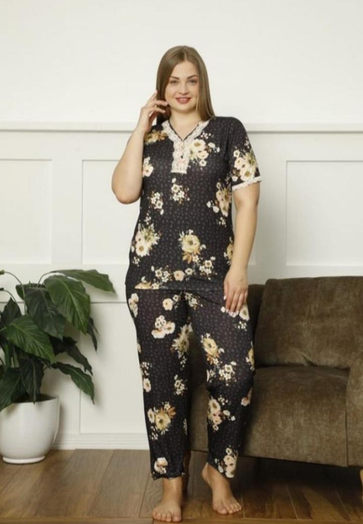 Pijamale damă Big Size, mânecă scurtă, pantaloni lungi, culoare negru, imprimeu floral