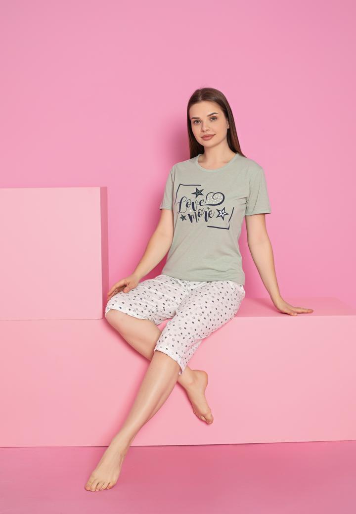 Pijama damă bumbac – tricou și pantaloni 3/4, imprimeu LOVE
