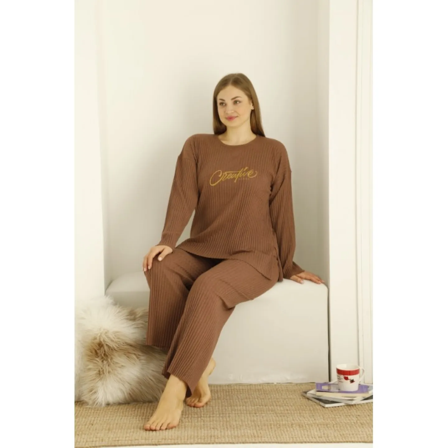 Pijama damă, mânecă lungă și pantaloni lungi, imprimeu Creative, maro - 2